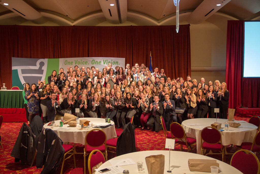 20180208-IMG_3615 pharmacy students taking large group photo at Pharmacy Society of Wisconsin event