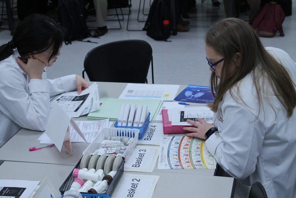 2019-PTx-Asthma-Lab-018 Students reading information sheet during asthma lab