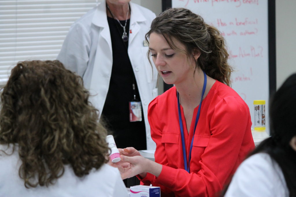 2019-PTx-Asthma-Lab-032 Instructor informing students on medical device for asthma