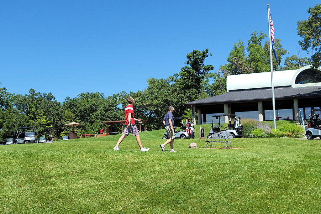 20210813_115324 Pharm alumni walking towards pavilion on golf course