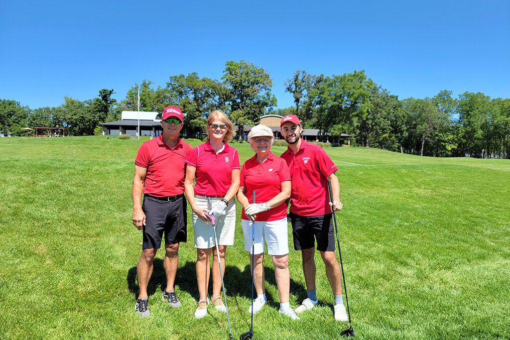 20210813_121720 Pharm alumni wearing red together with golf clubs