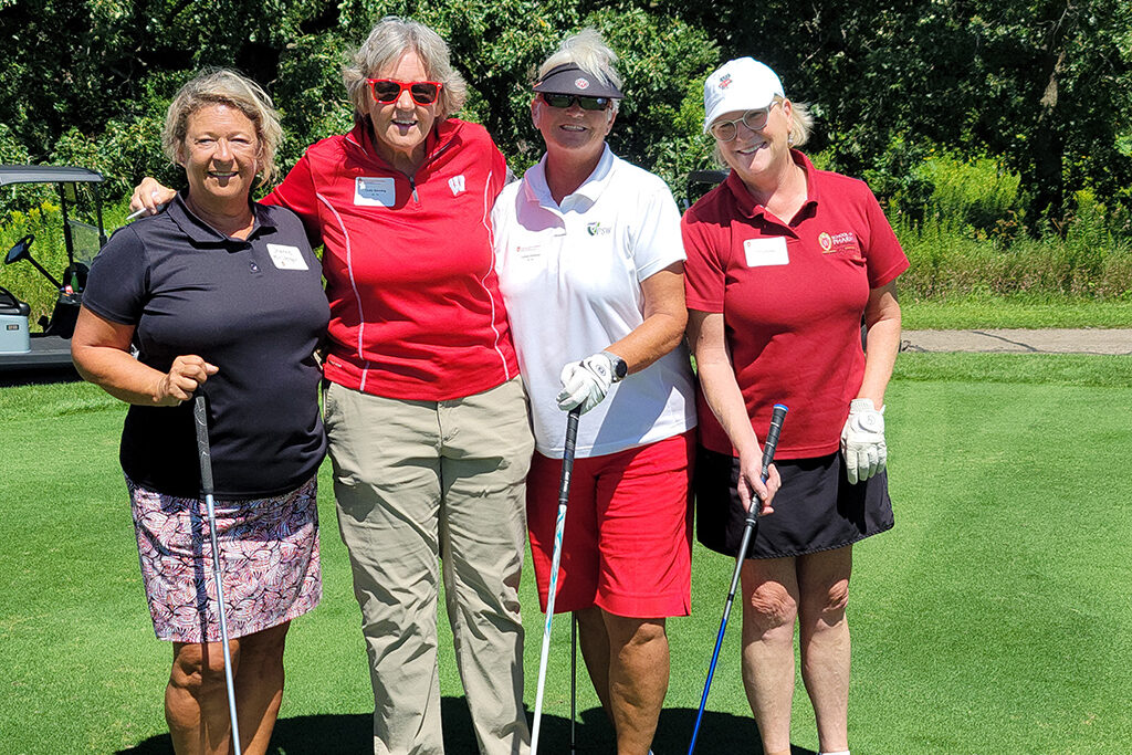 20210813_124629 Pharm alumni together holding their golf clubs