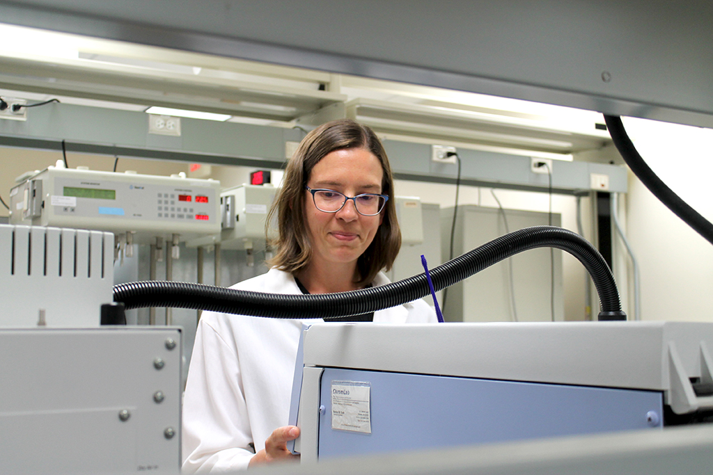 Heather Barkholtz working in her lab