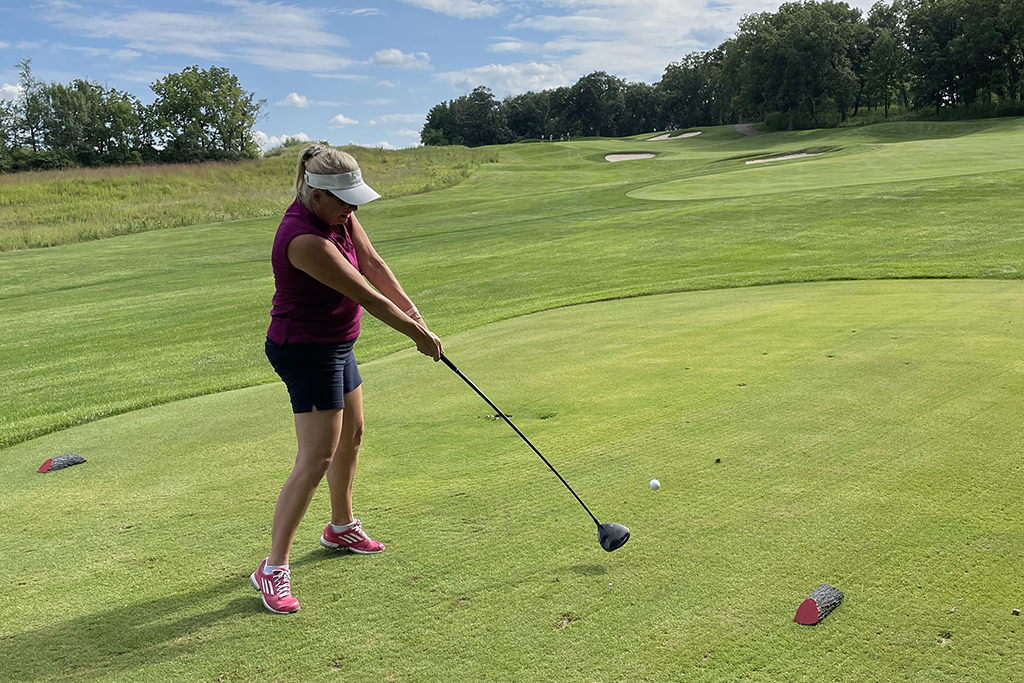 A8293346-2D4C-4DC0-A5B8-5A17299BABAB An alum taking a swing on the green.