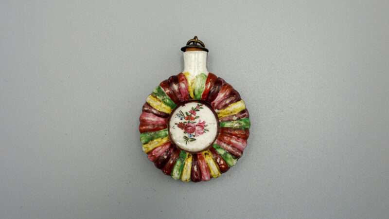 DSC00987 Close up of miniature perfume bottle