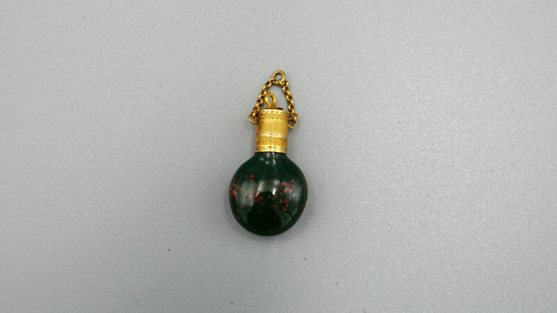 DSC01008 Close up of miniature perfume bottle