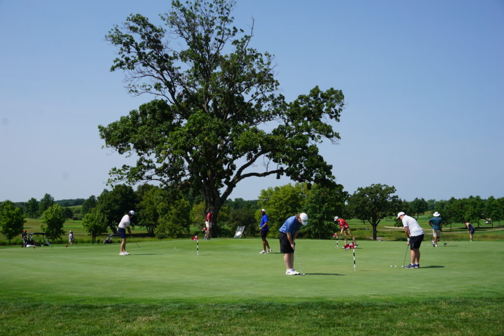 DSC07288 Alumni playing golf together