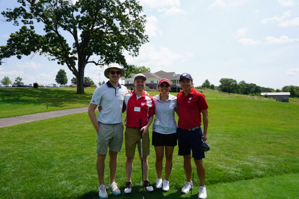 DSC07319 Alumni taking a group picture together at a golf course