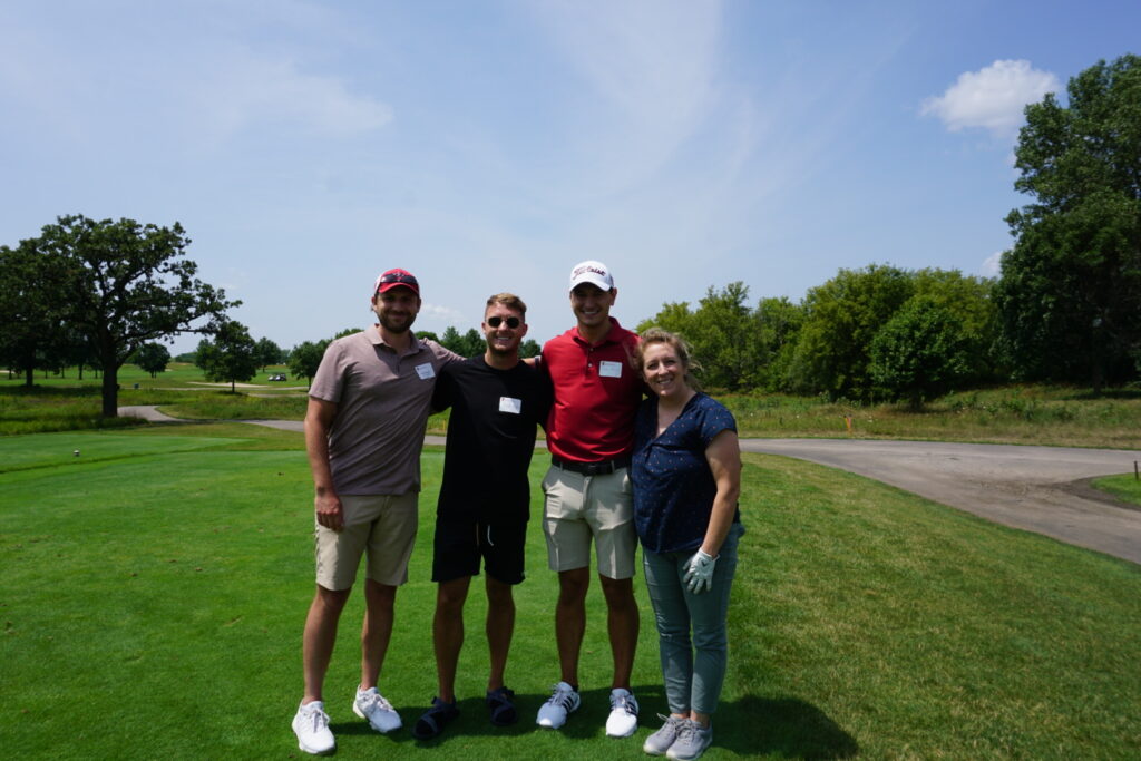 DSC07333 Alumni taking a group picture together at a golf course