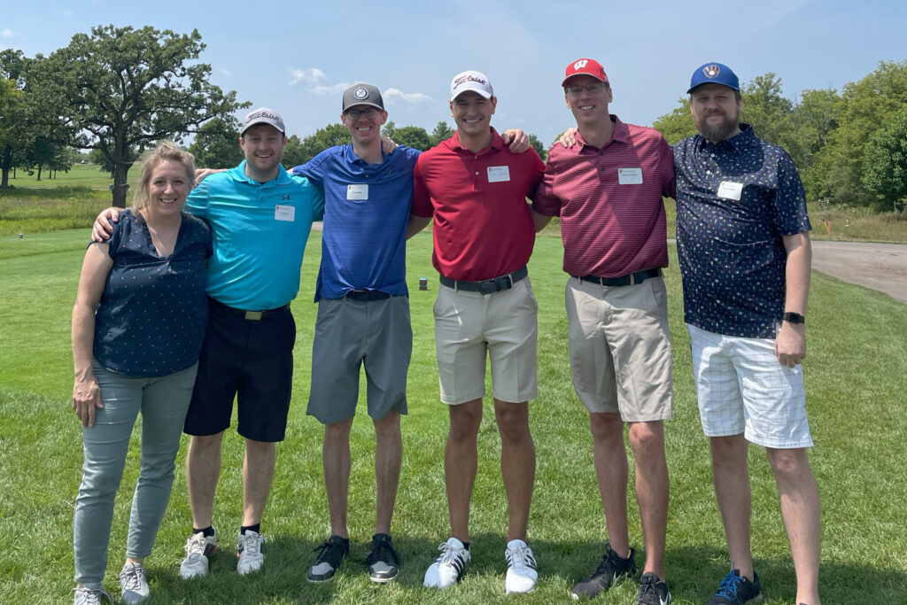 IMG_4311 Alumni taking a picture together at a golf course