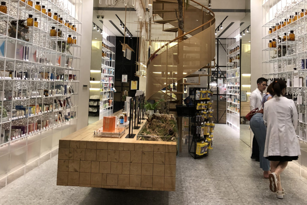 Molecure contemporary pharmacy Setting in contemporary Taiwanese pharmacy