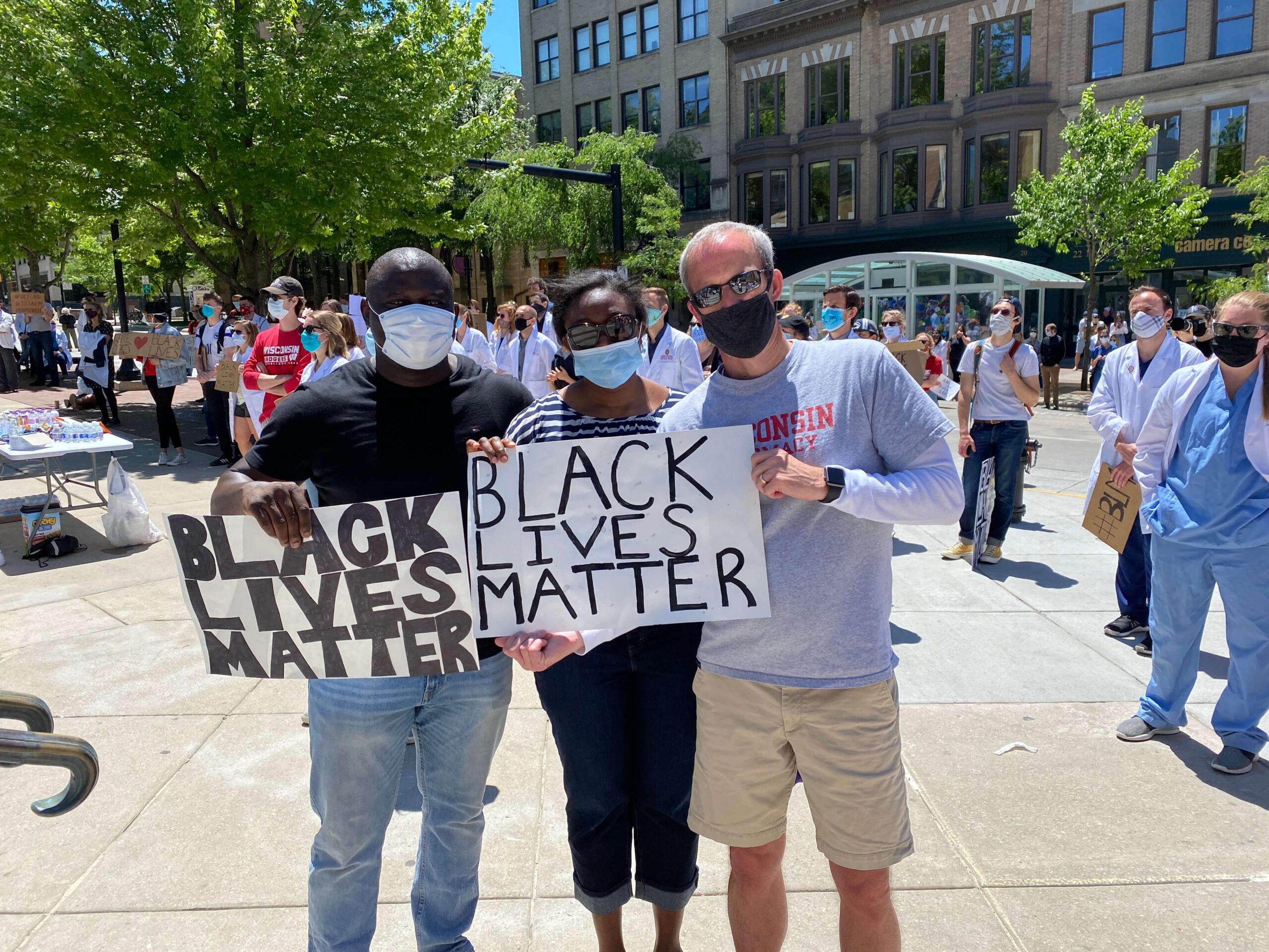 Olayinka Shiyanbola_David Mott_IMG_5845 Olayinka Shiyanbola and David Mott holding up "Black Lives Matter" signs for march