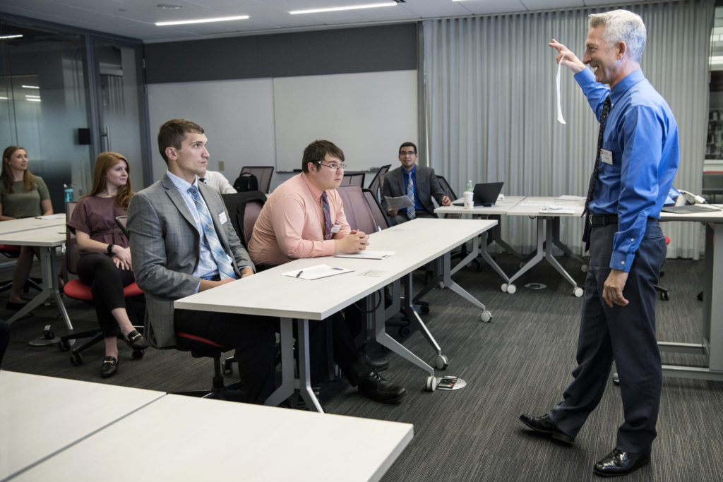 PharmD-MBA_Students_LearningCommons_0918_PN21034 orientation to the business-focused PharmD option.