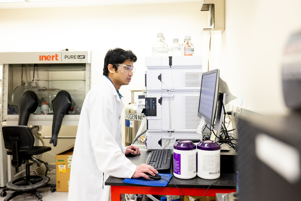 Enriquez works with liquid chromatography-mass spectrometry, an analytical chemistry technique, to check the progress of a reaction he’s testing, verify the identity of the compound that he is synthesizing, and ensure that his sample is free of impurities.