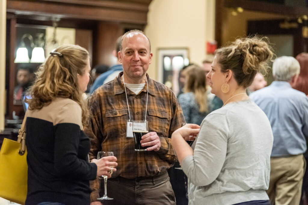 UW-Pharm-Maggianos_20220426_DSC_8406_002 Alumni holding drinks and talking together