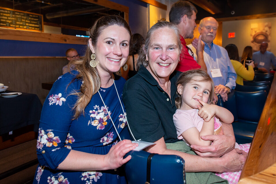 UWPharm-Coopers_2022__DSC4057_017 Alumni and attendees together at Cooper's Tavern