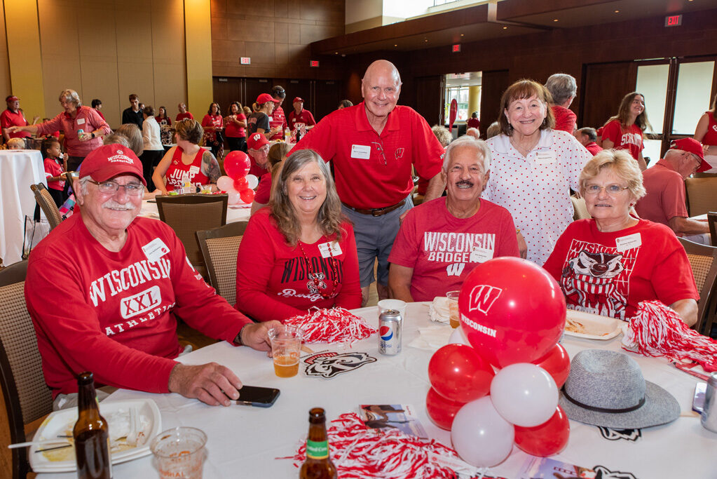 UWPharm-Tailgate_09172022_011 A group of alumni smile and laugh at the Tailgate.