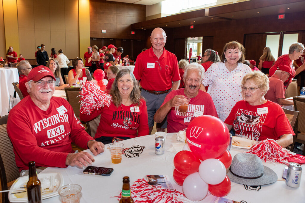 UWPharm-Tailgate_09172022_013 A group of alumni smile and laugh at the Tailgate.
