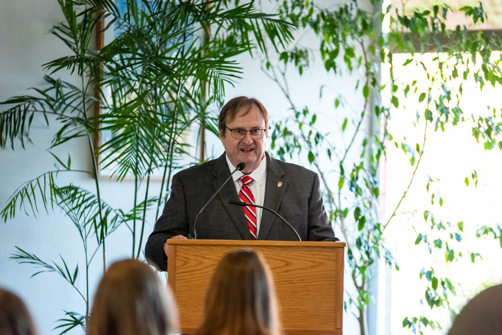 UWPhrmAward_2022_013 Steve Swanson speaking at the podium