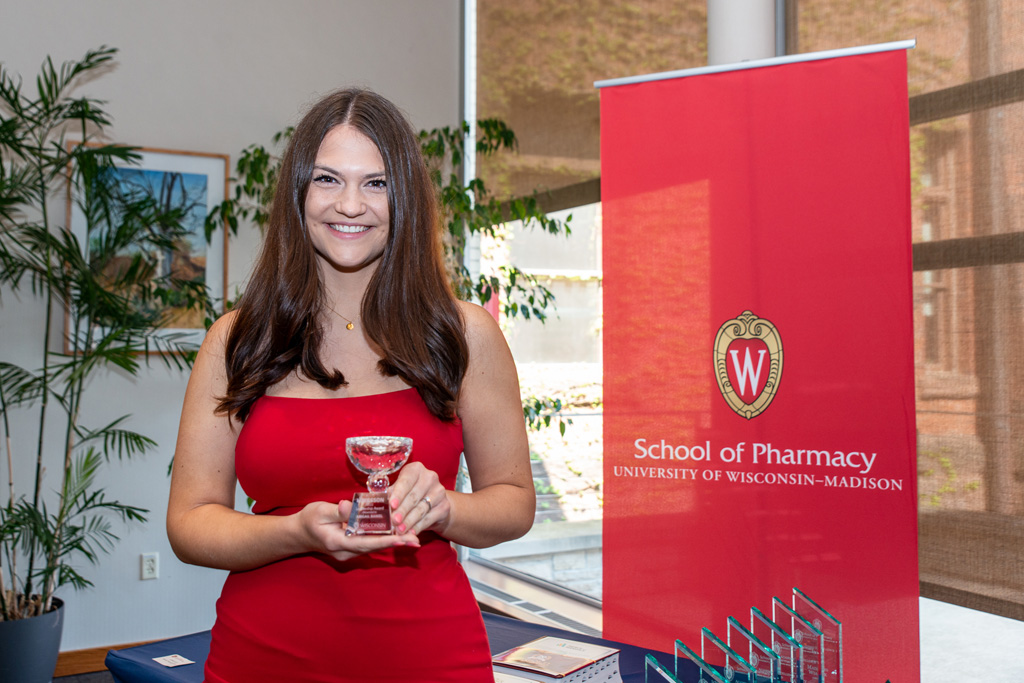 UWPhrmAward_2022_046 UW Pharm Award recipient holding their award