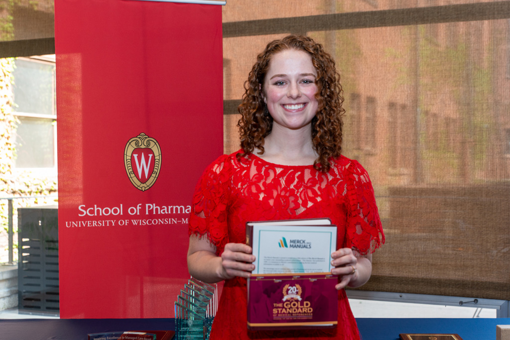 UWPhrmAward_2022_050 UW Pharm Award recipient holding the Merck Manual
