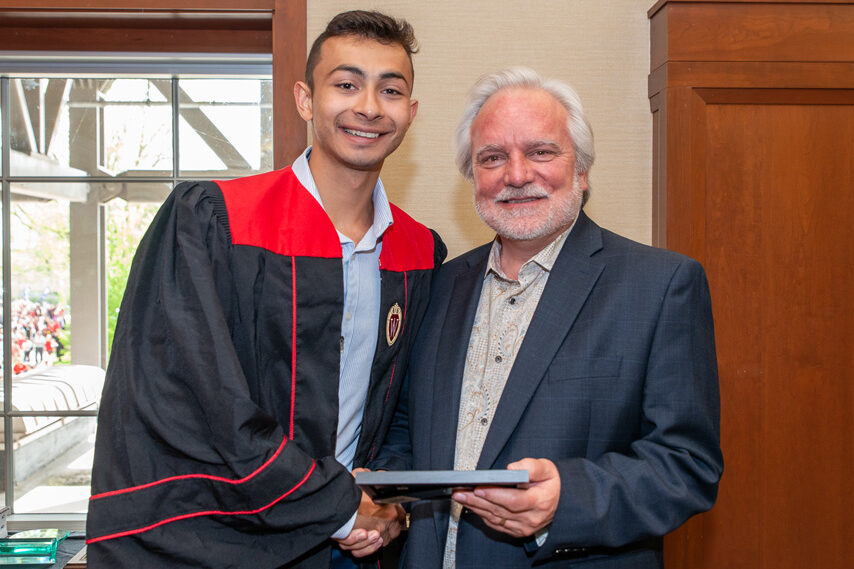 UWPhrmToxAw_2022_099 Graduate student holding a picture frame with prof. Jeffrey Johnson