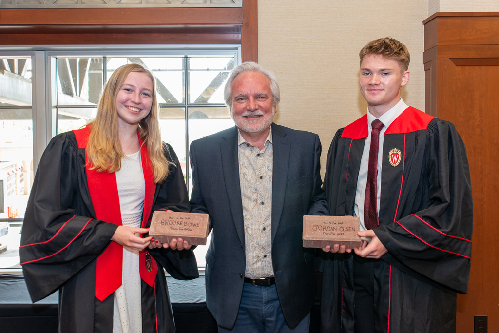 UWPhrmToxAw_2022_155 Jeffrey Johnson with graduate students and their brick awards