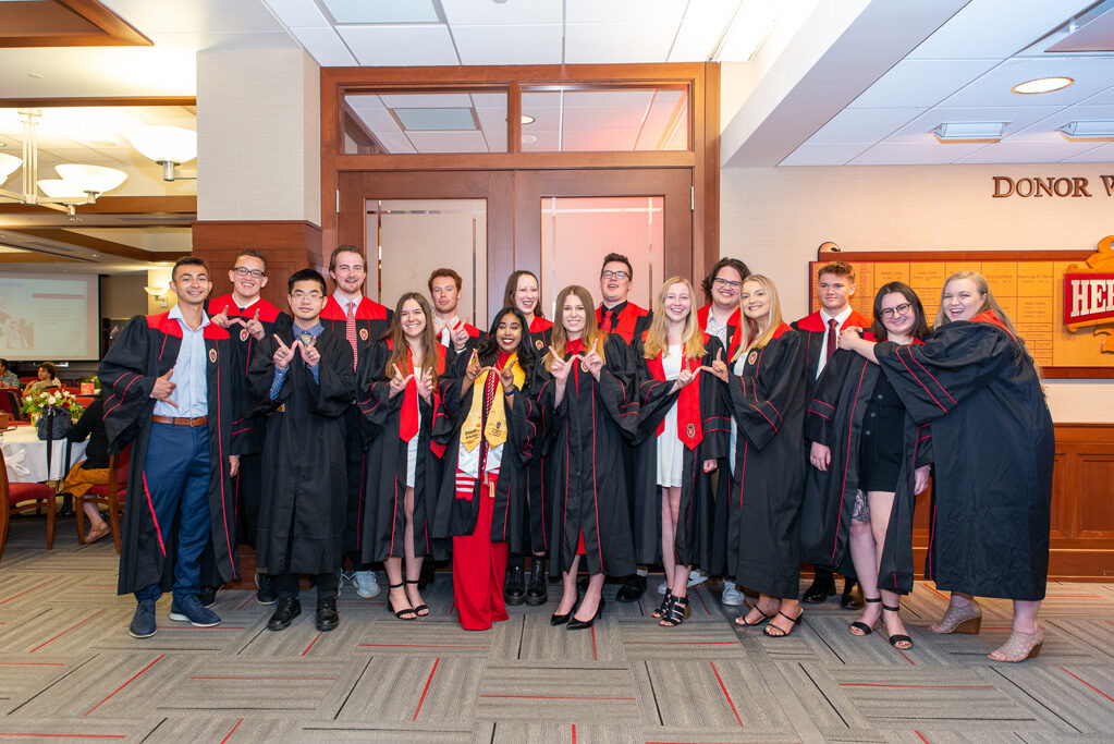 UWPhrmToxAw_2022_178 Group of graduated students in their robes