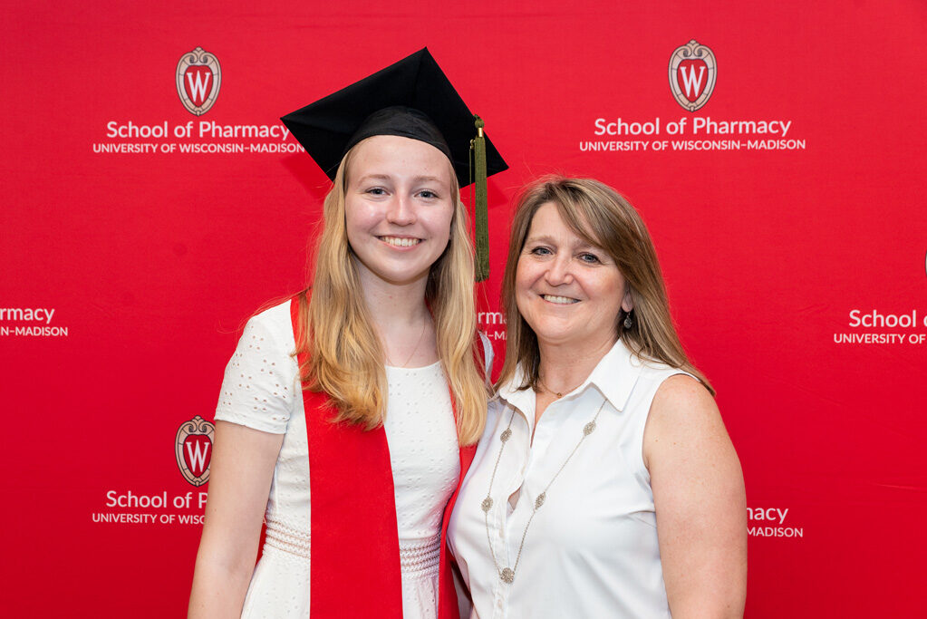 UWPhrmToxAw_2022_194 Graduated student with their mother