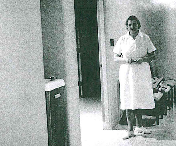 apinnis_03_600x905 Black and white photo of Anna Apinis working as a nurse