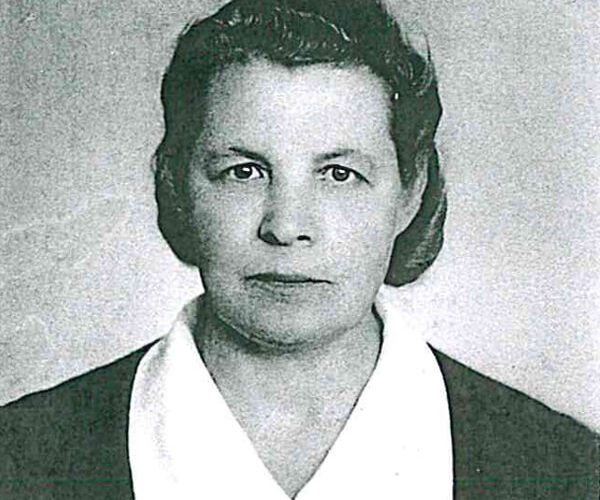 apinnis_07_600x621 Black and white portrait of Anna Apinis