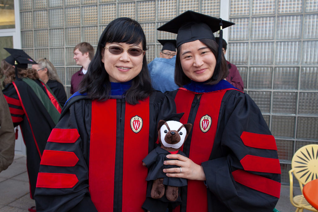 phar051019_009 Students celebrate the graduation together with close friends.