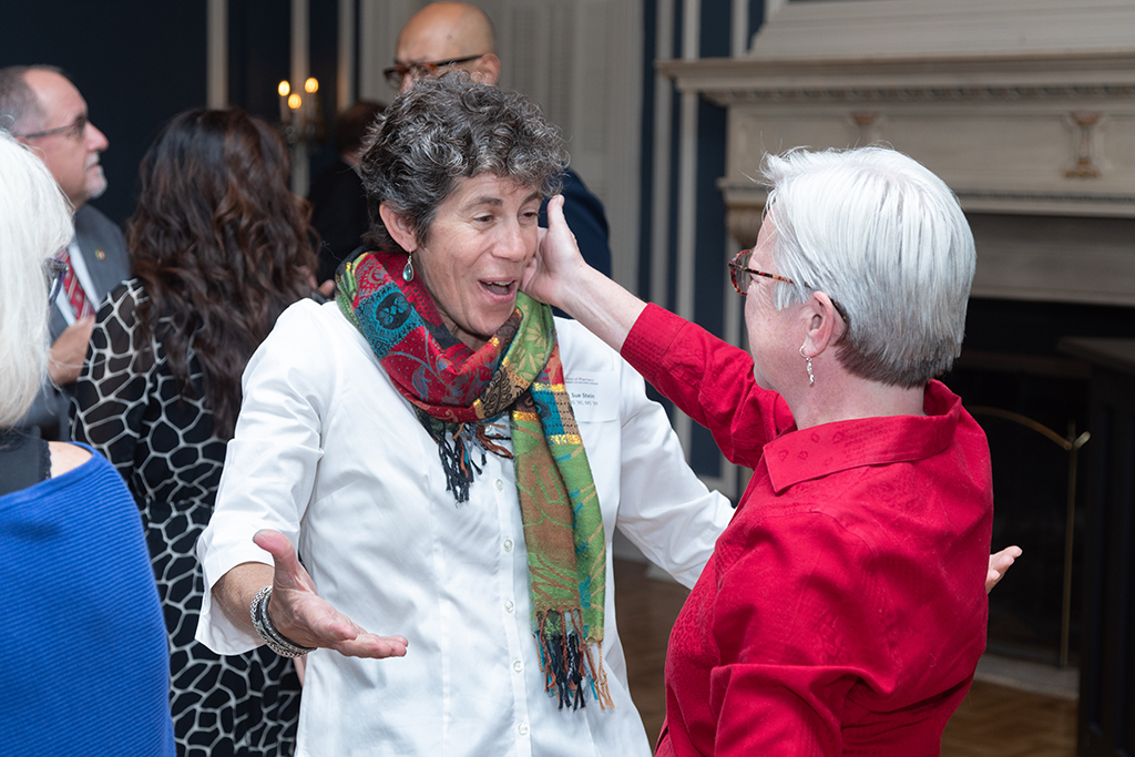 UW School of Pharmacy 2022 Citations of Merit Dinner & Awards Susan Stein and Jeanette Roberts chat.