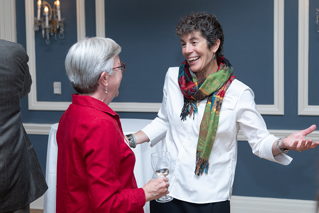 UW School of Pharmacy 2022 Citations of Merit Dinner & Awards Susan Stein and Jeanette Roberts chat.