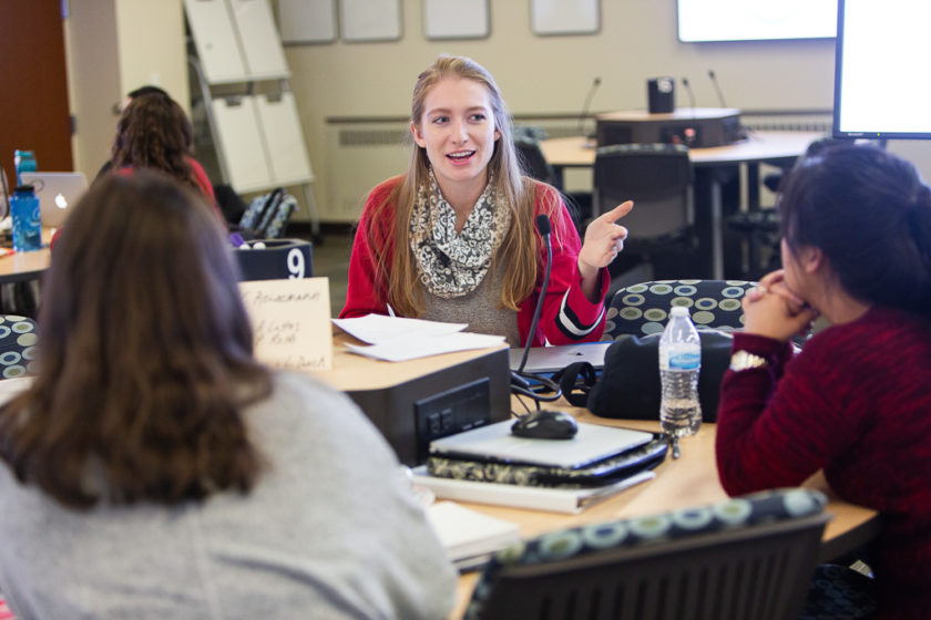 phar092919_029 PharmD and nursing students creating a root cause analysis for a transitions of care simulation.