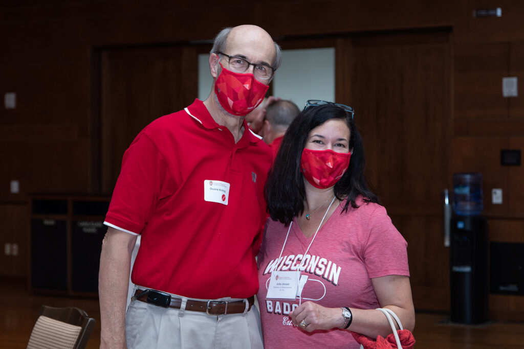 School of Pharmacy Alumni Tailgate Party 2021 Alumni standing together