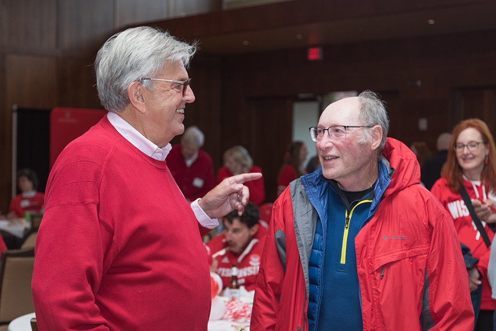 School of Pharmacy Alumni Tailgate Party 2023 Alumni speaking together