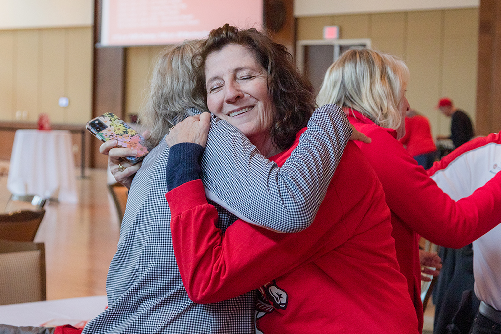 School of Pharmacy Alumni Tailgate Party 2023 Alumni hugging