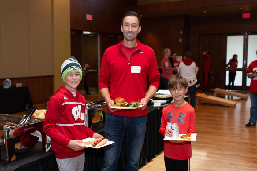phar110919_020 Alumni at the 2019 Tailgate
