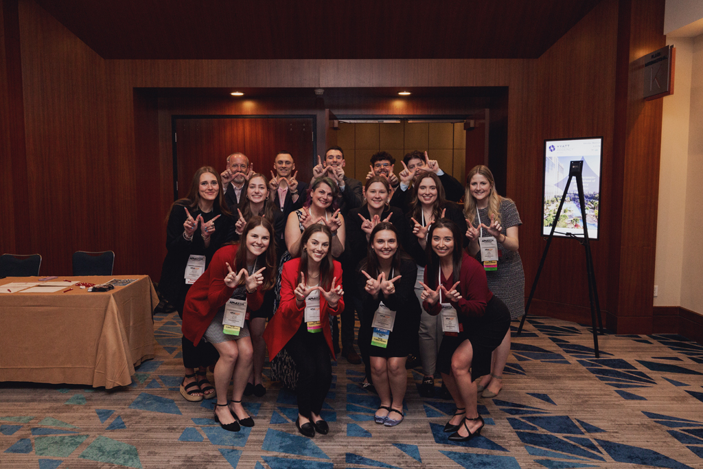 pharma0505_ Students take a group "W" photo