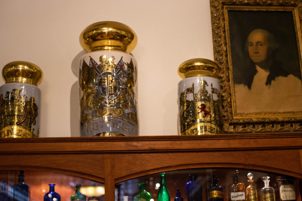 real-life-photographs-22 Ceramic jars with gold covers.